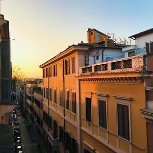 https://attico-barberini.it-romehotels.com