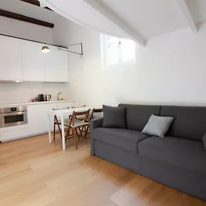 santandrea-cozy-apartment.italymilanhotels.net/